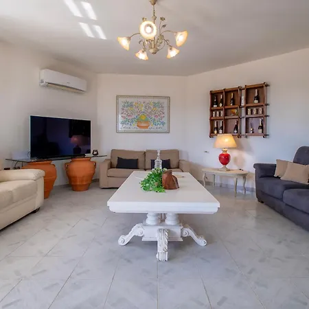 Domus Cilla Apartment Pittulongu